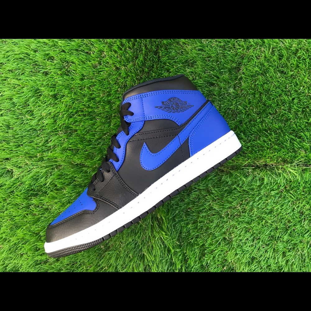 Jordan 1 mid hyper royal